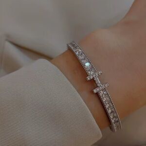 Elegant Silver Bracelet with Crystal Accents